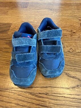 Puma Kids' Navy Blue Velcro Sneakers size 6C